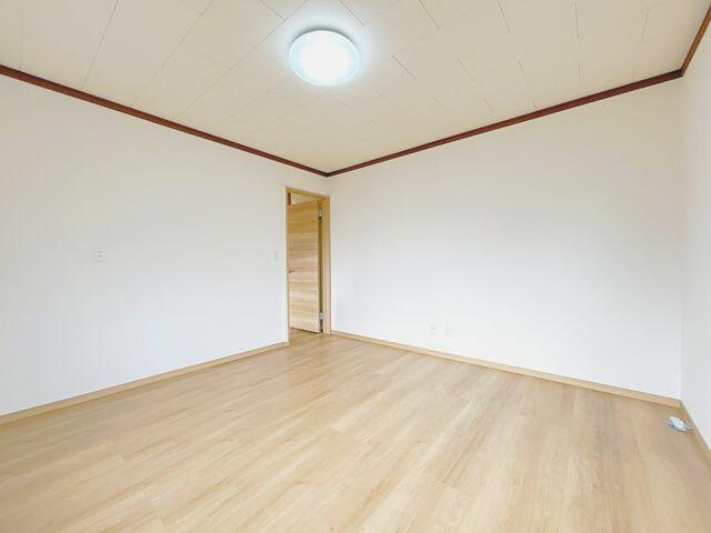 富士市一色の中古一戸建|【リフォーム済】南側８帖洋室