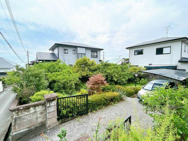 富士市一色の中古一戸建|外観。庭があることが魅力的な…