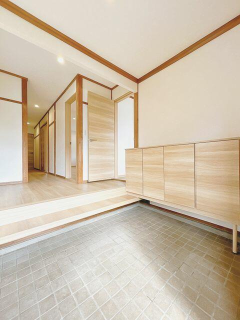 富士市一色の中古一戸建|【リフォーム済】玄関内部