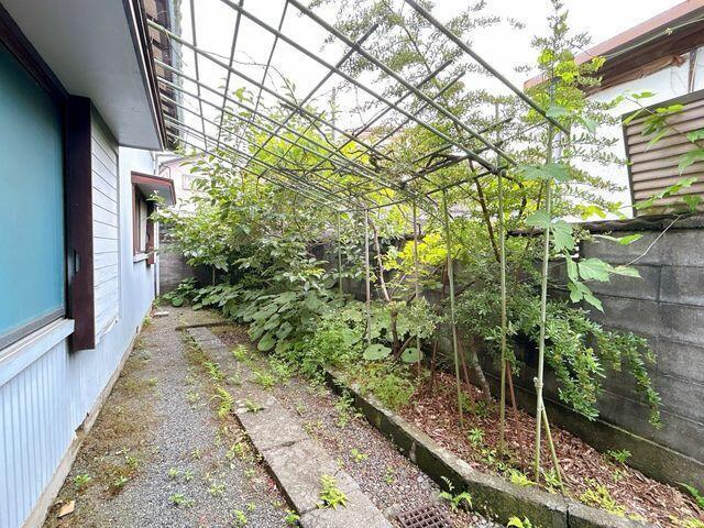 富士市一色の中古一戸建|北側庭