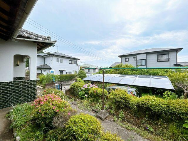 富士市一色の中古一戸建|広縁から見た庭