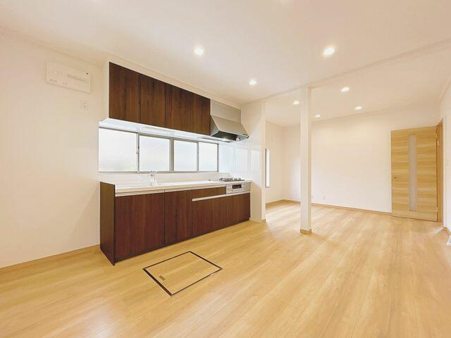 富士市一色の中古一戸建|【リフォーム済】リビング別角度