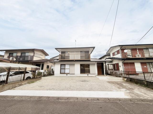 富士市中里の中古一戸建|駐車場は５台以上止められます！