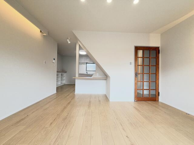 富士市中里の中古一戸建|リビング内にカウンターテーブ…