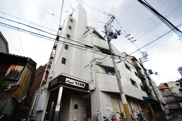ロイヤル天王寺南の駐車場