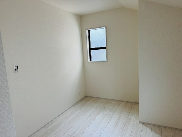 八王子市　並木町　新築一戸建ての洋室|～2階4.7帖の洋室　2面採光で明るく風通しの良いお部屋です～