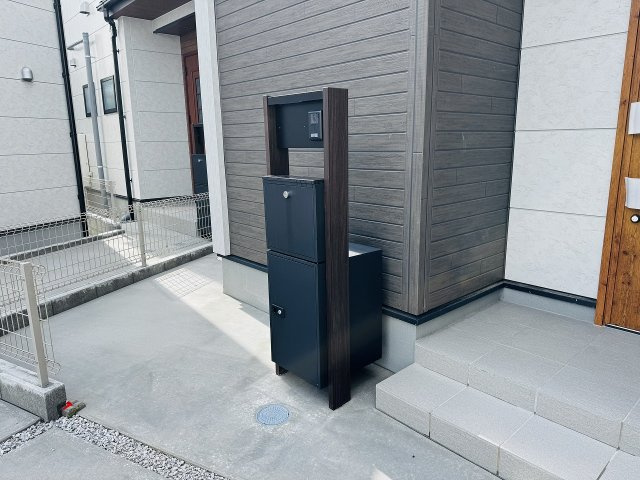 八王子市　並木町　新築一戸建ての設備|～不在時の荷物受け取りに大変便利な宅配BOX～