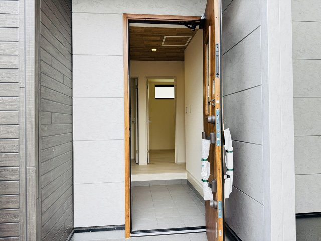 八王子市　並木町　新築一戸建ての玄関|～玄関は安心のWロックキーを採用～
