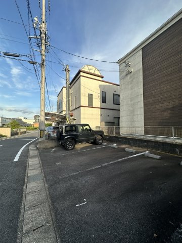 アルカディア8の駐車場
