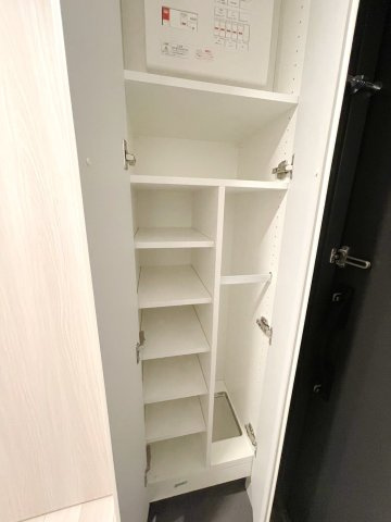 シーズンフラッツ浅草言問通りの玄関