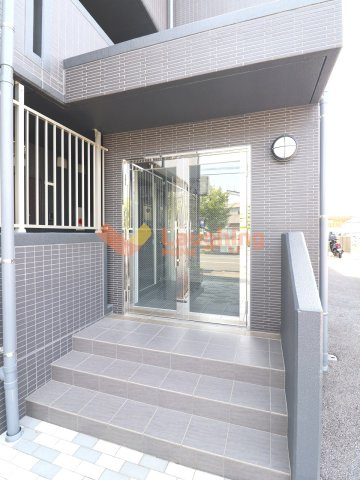 ラルヴェールⅢのエントランス|建物の内部です