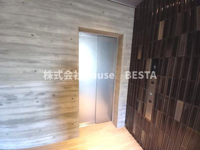 MAISHIN神戸三宮EASTのロビー