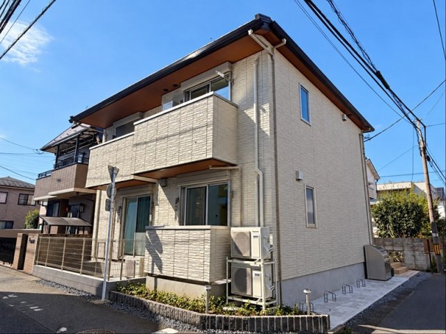 MNB HOUSE  