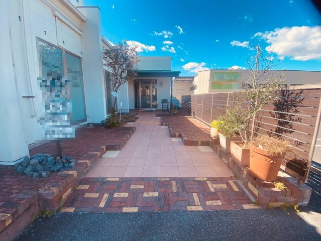 前山町4丁目貸店舗の外観