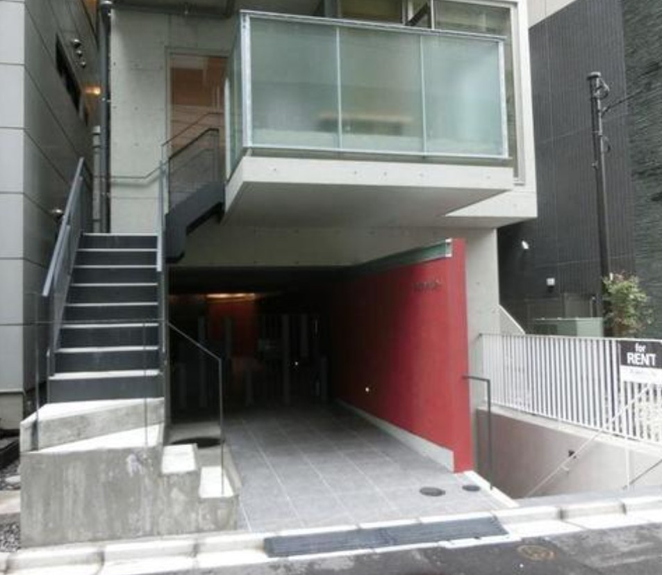港区麻布十番２丁目の賃貸マンションのエントランス