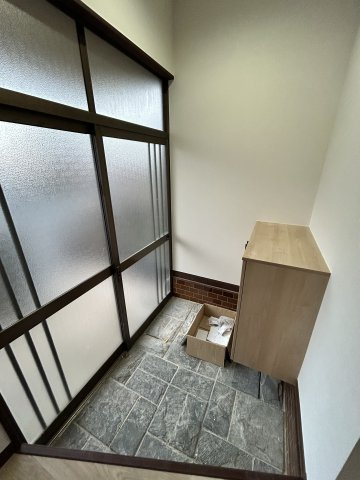 宿原貸家の玄関