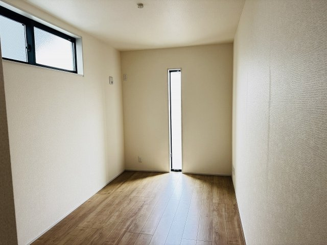 八王子市　並木町　新築一戸建ての子供部屋|～1階6.1帖の洋室　2面採光で明るく風通しの良いお部屋です～