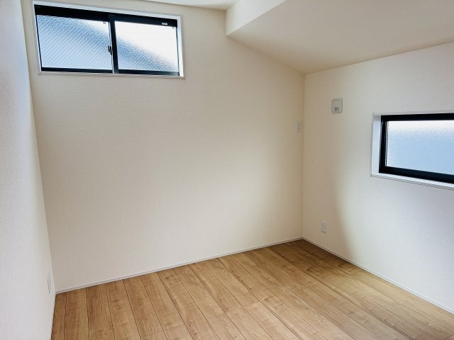 八王子市　並木町　新築一戸建ての洋室|～2階5.3帖の洋室　2面採光で明るく風通しの良いお部屋です～