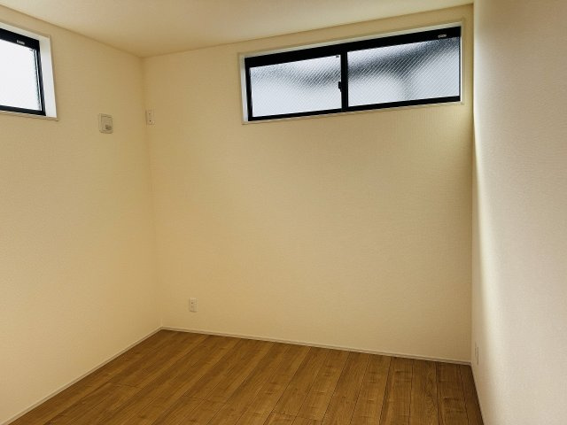 八王子市　並木町　新築一戸建ての洋室|～2階5.2帖の洋室　2面採光で明るく風通しの良いお部屋です～