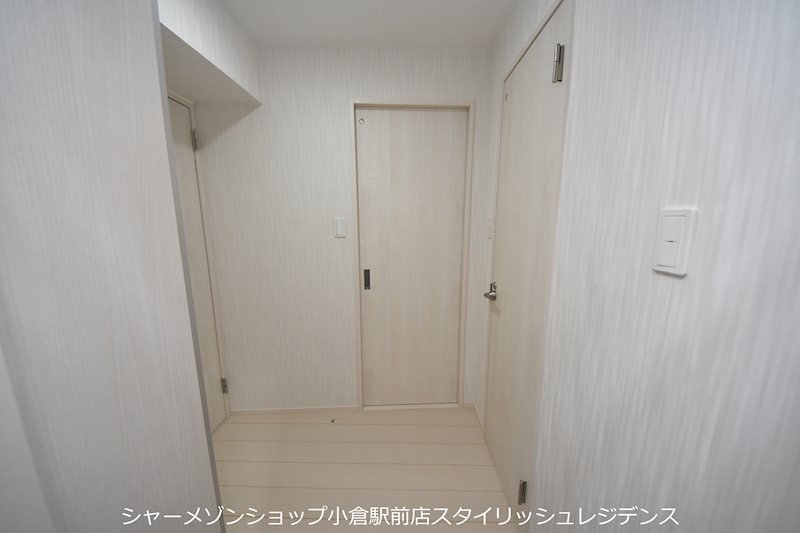 アルバース三萩野の玄関