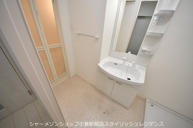 アルバース三萩野の洗面所
