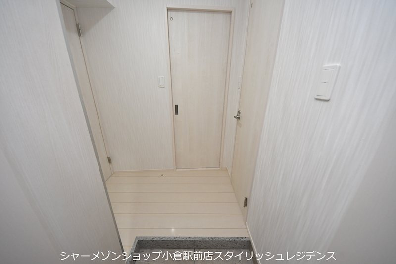 アルバース三萩野の玄関
