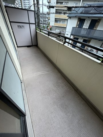 エスポワール（淀川）のバルコニー|外からの目が気にならないバルコニーで洗濯物が干せます