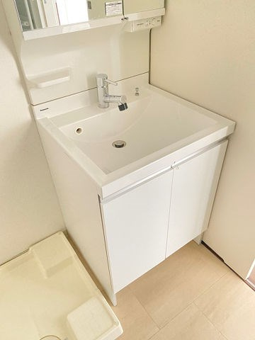 尼崎市西立花町２丁目の賃貸マンションの洗面所|明るい洗面所です