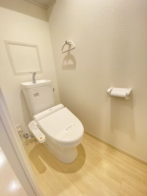 尼崎市西立花町２丁目の賃貸マンションのトイレ|落ち着いた色調のトイレです