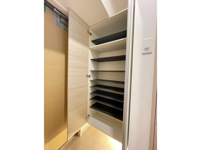 アクシオ三萩野Ⅱの玄関