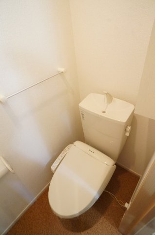リントリ－ハウスのトイレ|ゆったりとした空間のトイレです