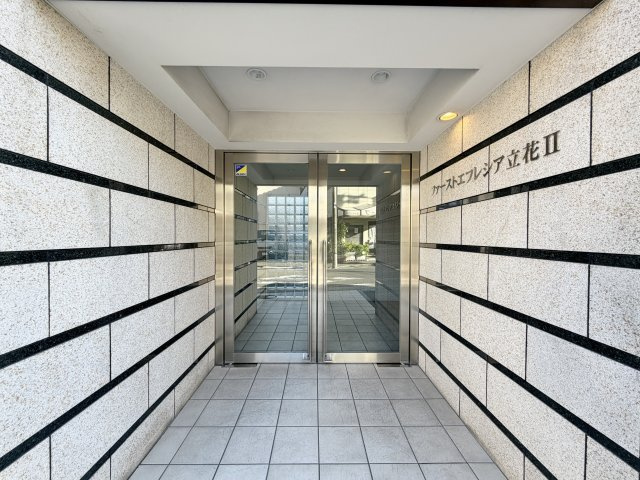 ファーストエフレシア立花のエントランス