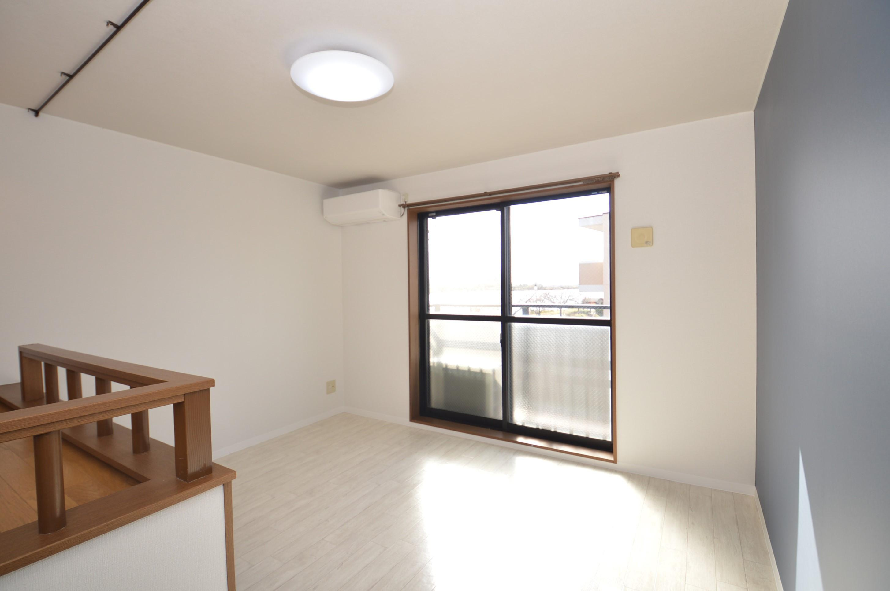 新潟市中央区関屋の賃貸マンションの居間・リビング