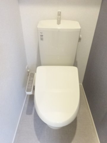 スカイガーデンのトイレ|落ち着いた色調のトイレです