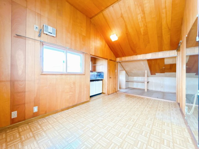 北見市端野町二区４５５番地３　中古売家の洋室|【リフォーム中】2階8.63帖洋室別アングル