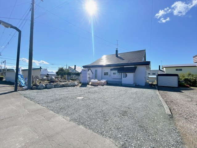 北見市端野町二区４５５番地３　中古売家の駐車場|【リフォーム済】並列2台駐車可能です。