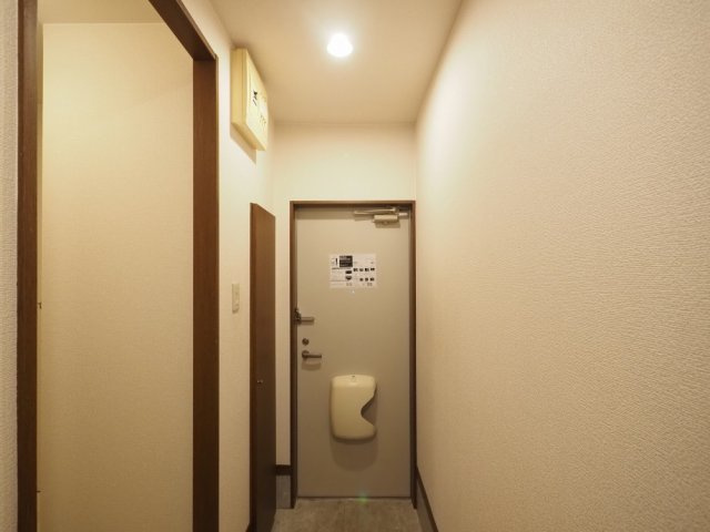 アンプルールフェール寿の玄関