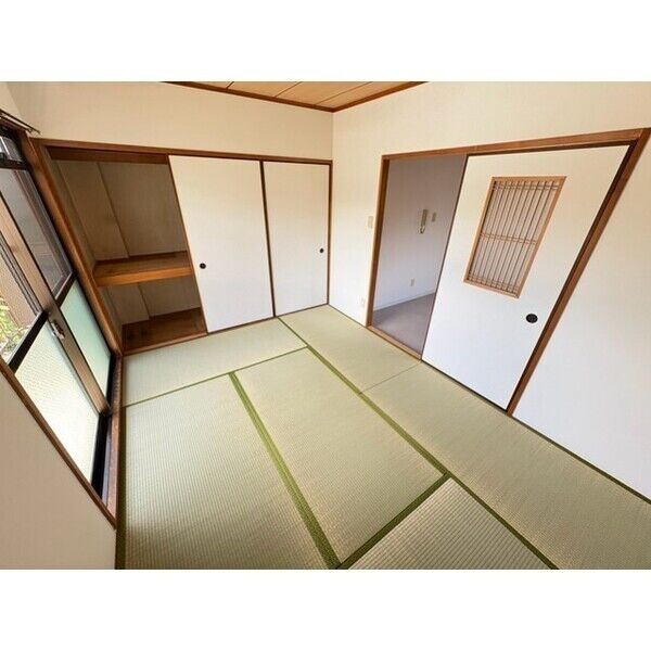 グレージュ立花の和室