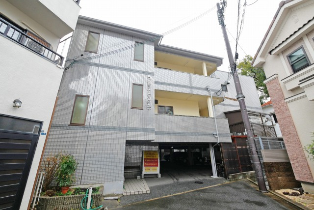 コーポラストウザキの外観