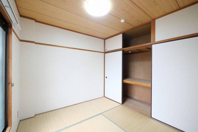 コーポラストウザキの和室