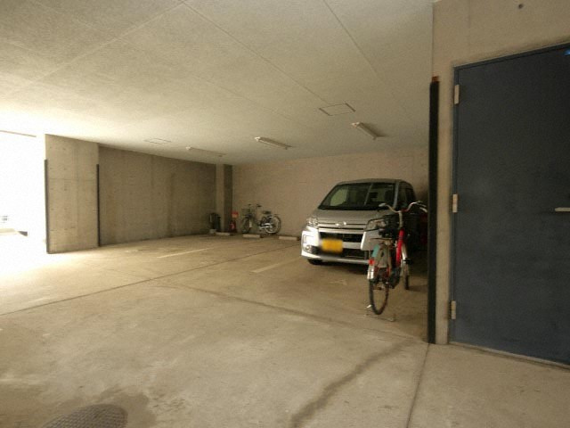 リアライズ荒本の駐車場