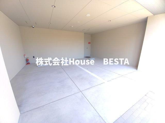 MAISHIN神戸三宮EASTの駐車場