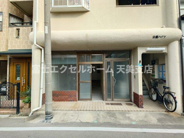 公園ハイツのエントランス