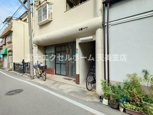 公園ハイツの駐車場