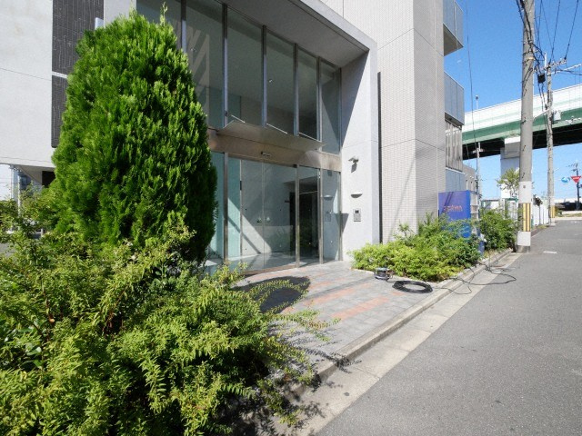 Art Pension高井田のエントランス