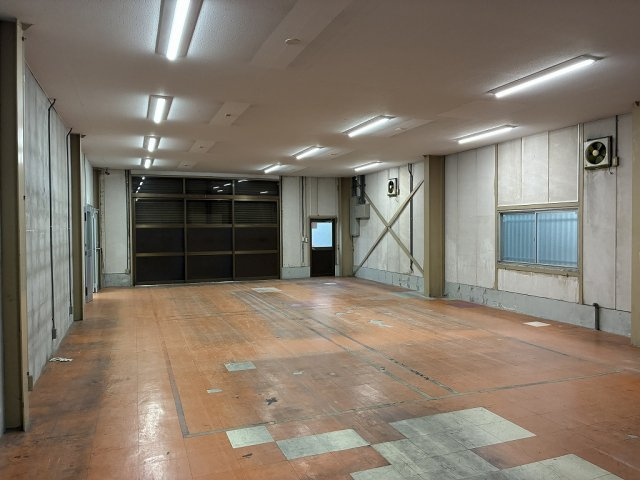 鳥神町８８倉庫付事務所の内装