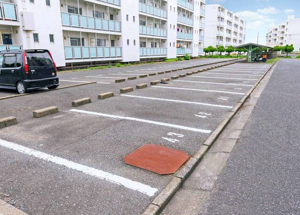 ビレッジハウス白野江7号棟の駐車場