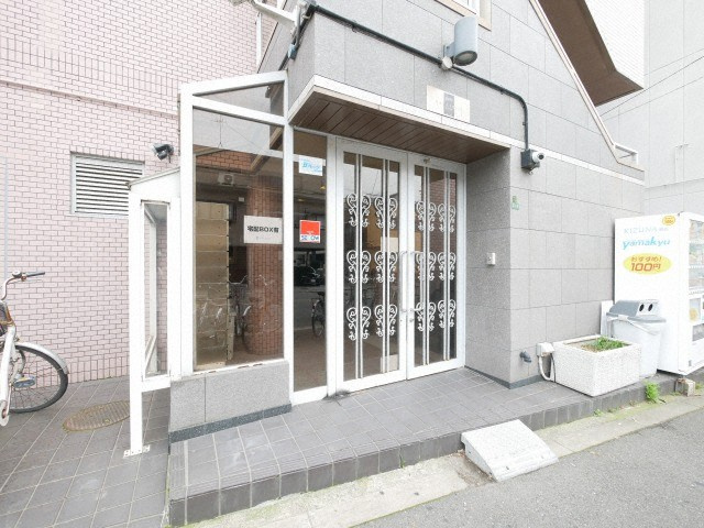 ジョイフル林寺のエントランス