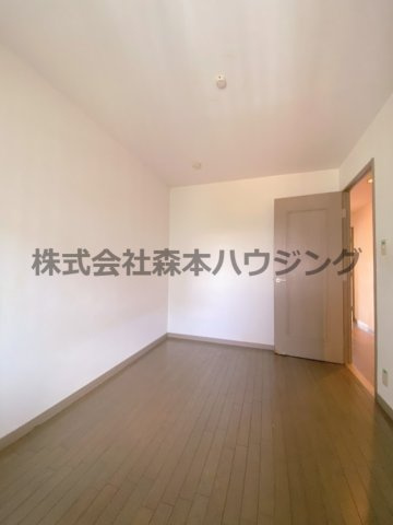 【洋室】 | 　PHOENIX CORT交野Ⅱ | 使い勝手のいい洋室です