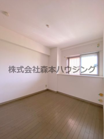 【洋室】 | 　PHOENIX CORT交野Ⅱ | ゆったりした洋室です